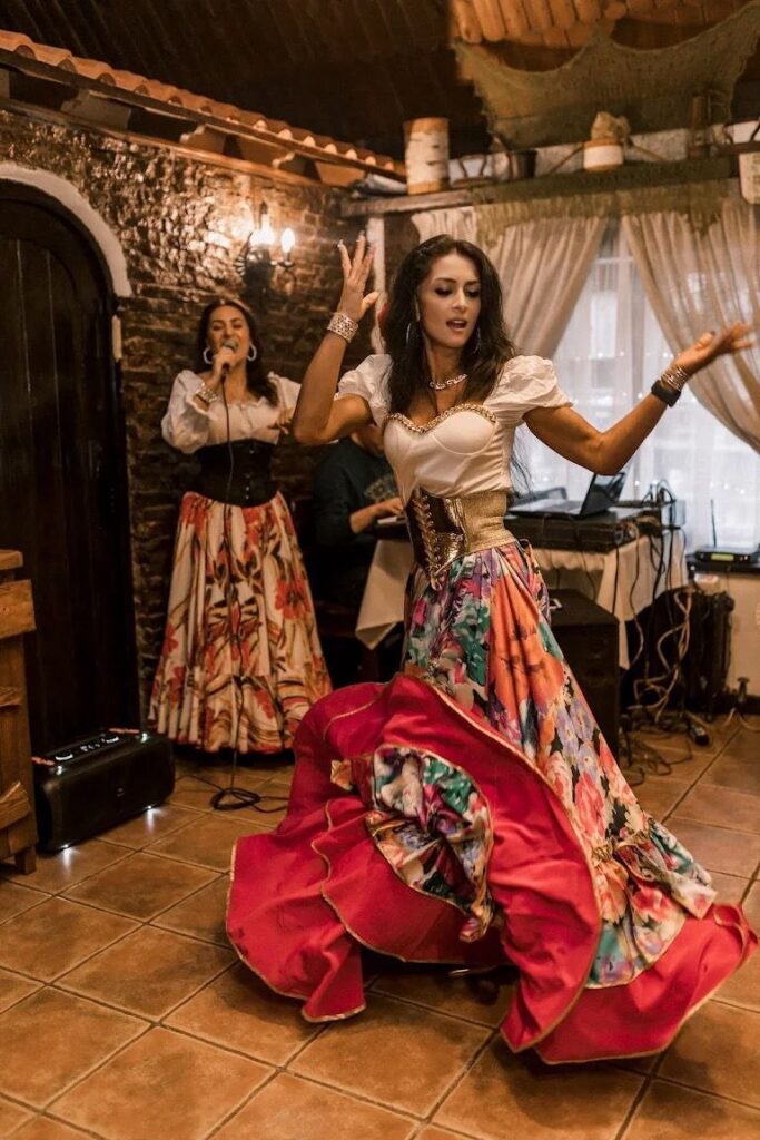 alt="песни цыган"