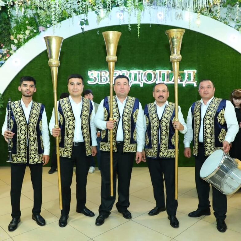 alt="узбекские музыканты"